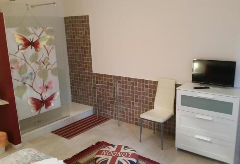 Номер Стандарт Совместная Ванная, Gira Guest House