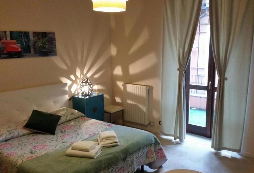 Номер Стандарт Совместная Ванная, Gira Guest House