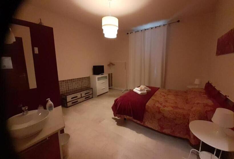 Номер Стандарт Совместная Ванная, Gira Guest House