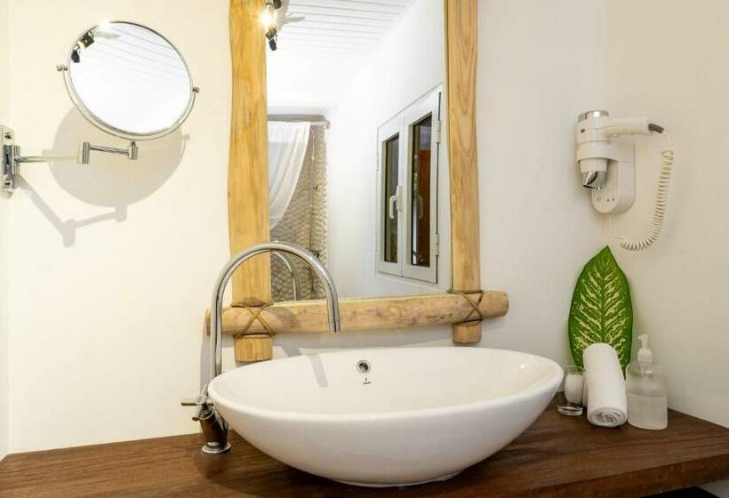 سوییت خانوادگی, Bliss Hotel Praslin