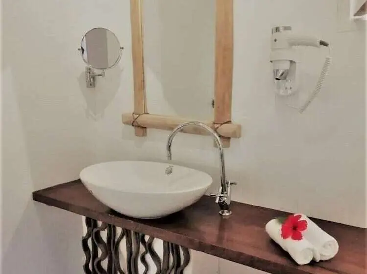 سوییت خانوادگی, Bliss Hotel Praslin