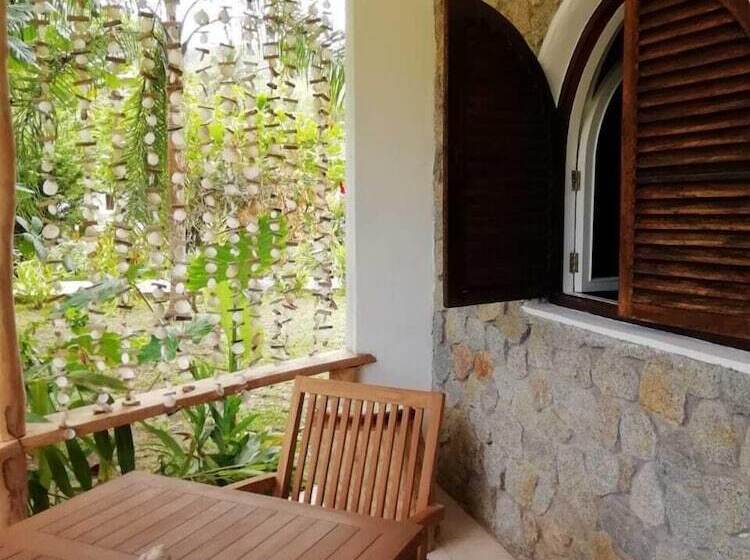 سوییت خانوادگی, Bliss Hotel Praslin