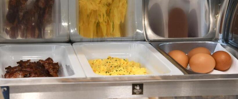 חדר אקונומי, Am Markt