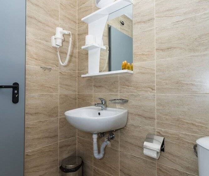 إستوديو ديلوكس, City