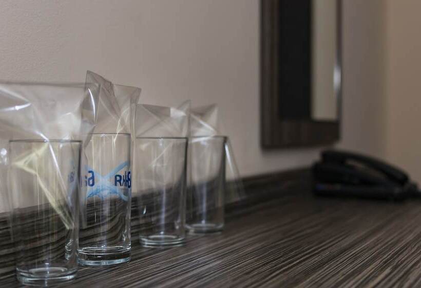 غرفة قياسية, City