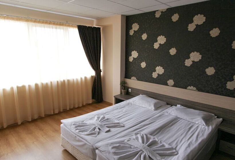 غرفة قياسية, City