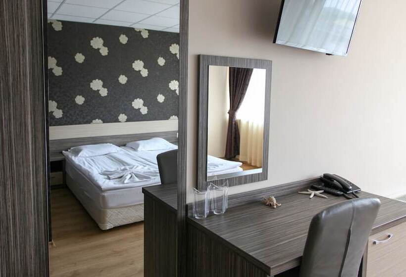 غرفة قياسية, City