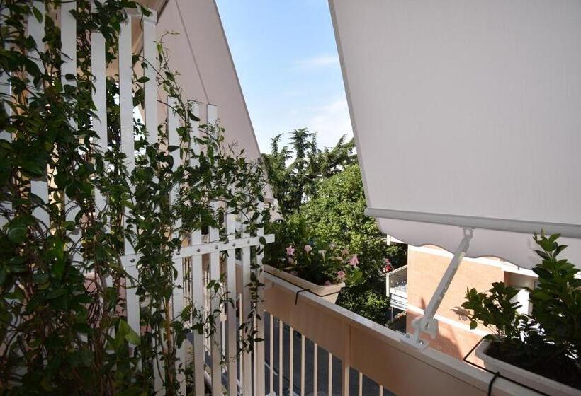 Полулюкс с Балконом, Melody Sorrento Suites