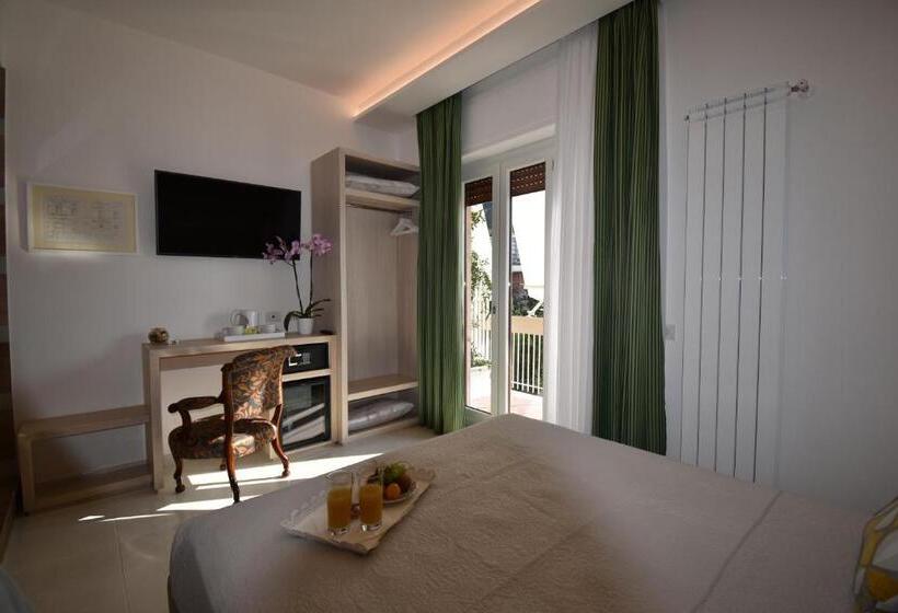 Номер Стандарт с Балконом, Melody Sorrento Suites