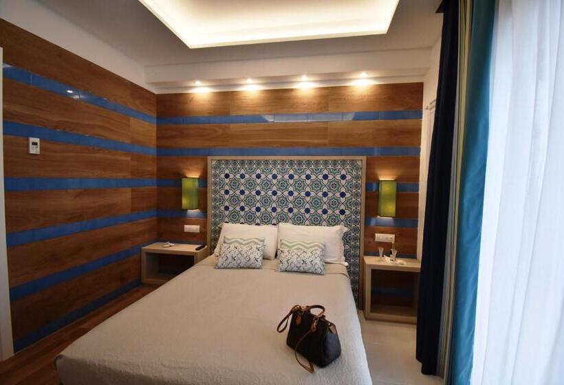 Номер Deluxe с Балконом, Melody Sorrento Suites