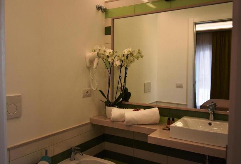 Полулюкс с Балконом, Melody Sorrento Suites