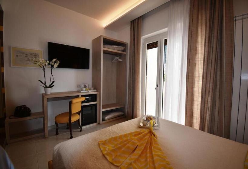 Номер Стандарт с Балконом, Melody Sorrento Suites