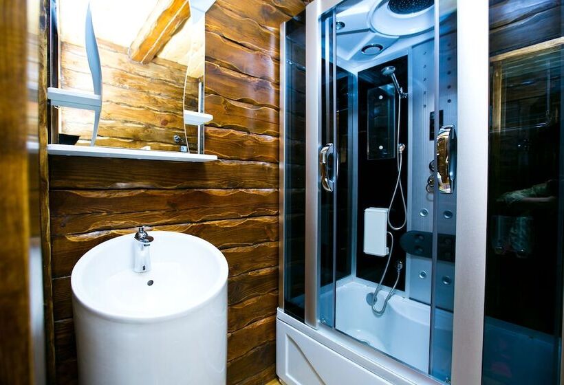 اتاق راحتی, Cherepanovs' Guest House