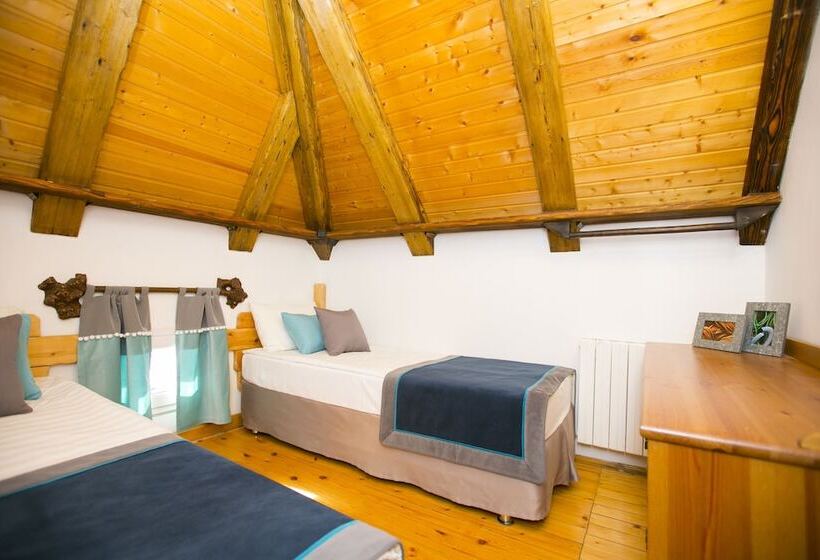 Семейный Номер, Cherepanovs' Guest House