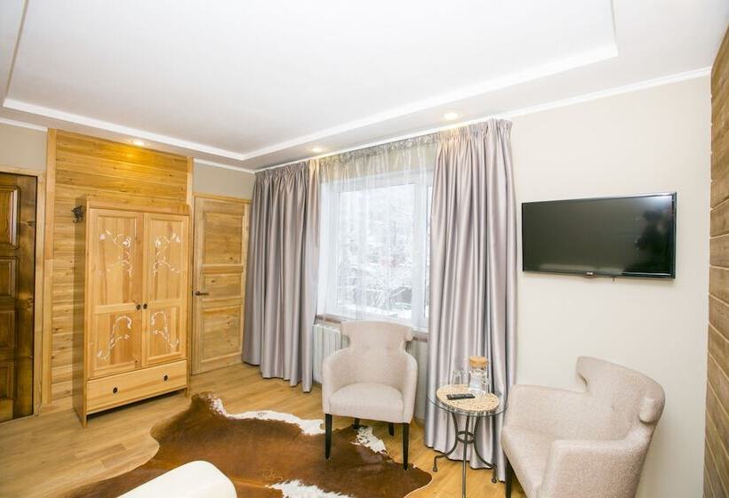 Семейный Номер, Cherepanovs' Guest House