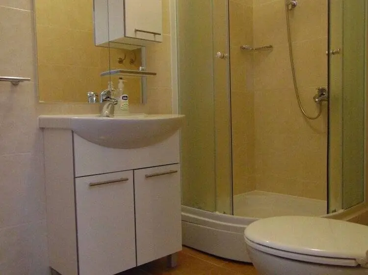 オーシャンビュースタンダードルームバルコニー付き, Guest House Hvar Jelsa