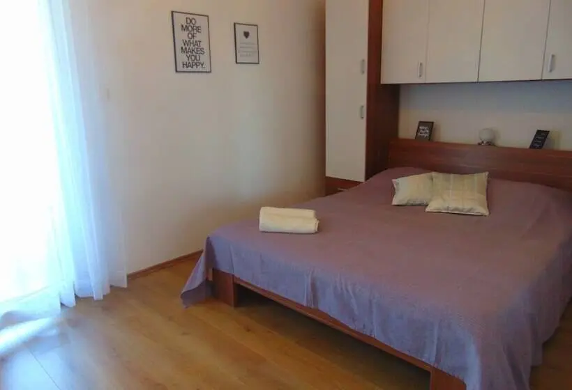 オーシャンビュースタンダードルームバルコニー付き, Guest House Hvar Jelsa