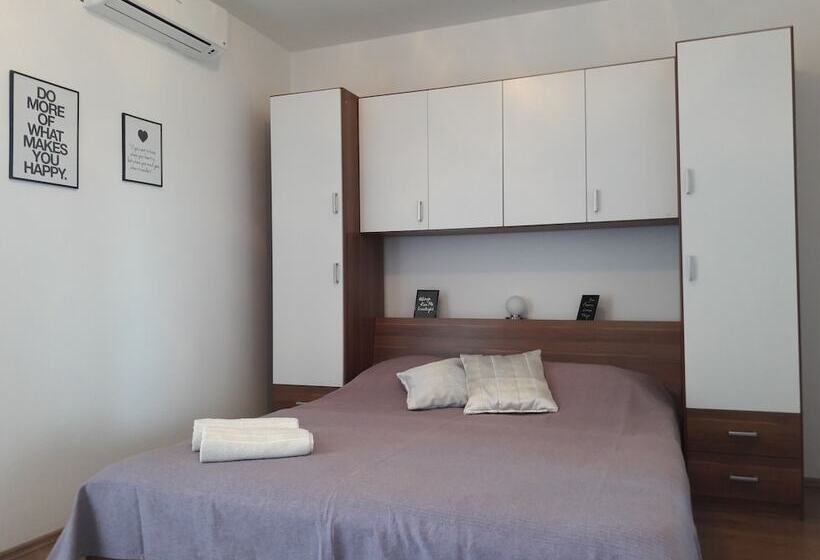 חדר סטנדרט נוף לים עם מרפסת, Guest House Hvar Jelsa