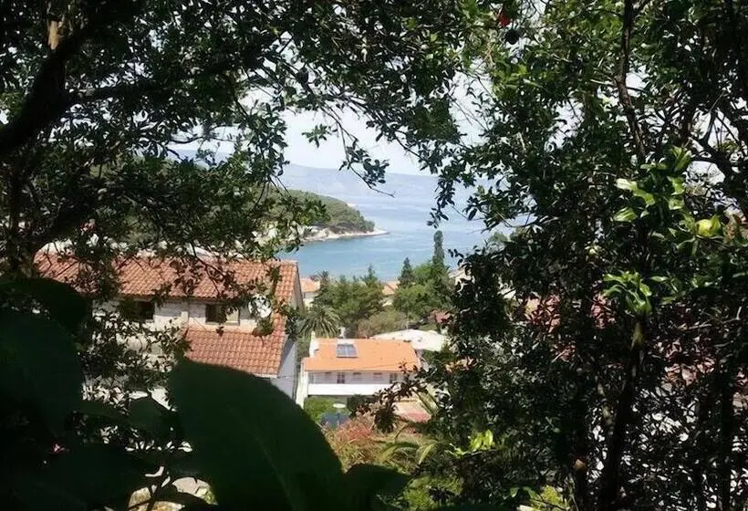 スタンダードスタジオ, Guest House Hvar Jelsa