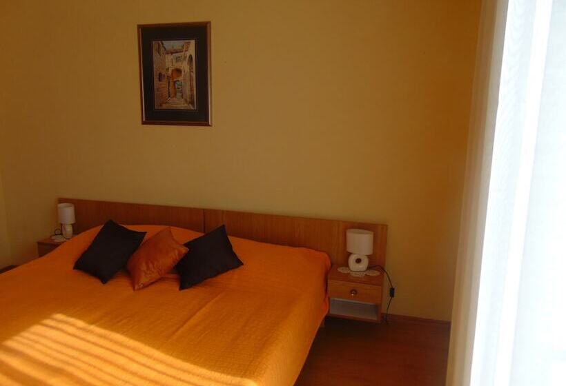 חדר סטנדרט נוף לגינה, Guest House Hvar Jelsa