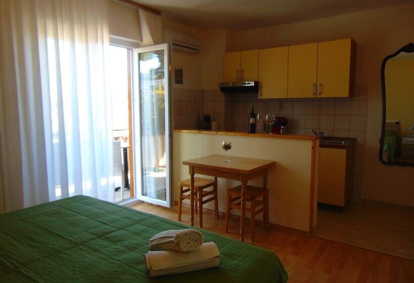 סטודיו סטנדרטי נוף לים, Guest House Hvar Jelsa