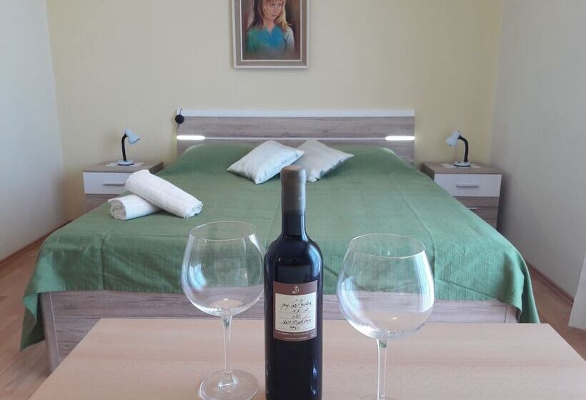 סטודיו סטנדרטי נוף לים, Guest House Hvar Jelsa