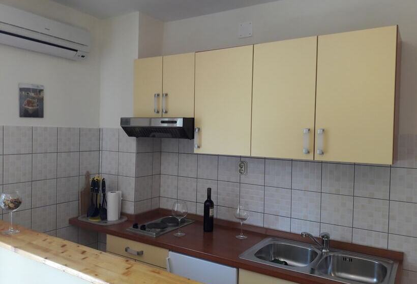 סטודיו סטנדרטי נוף לים, Guest House Hvar Jelsa