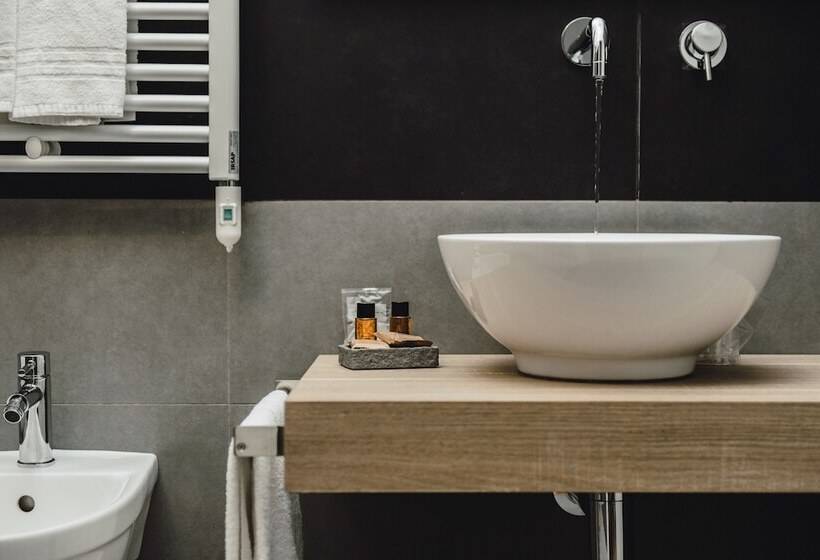 جناح, Elysium B&b