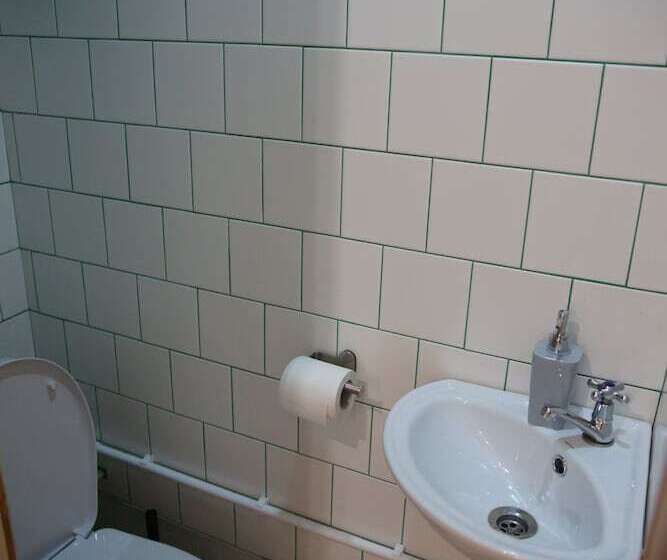 سرير فى غرفة مشتركه, Malevich Hostel