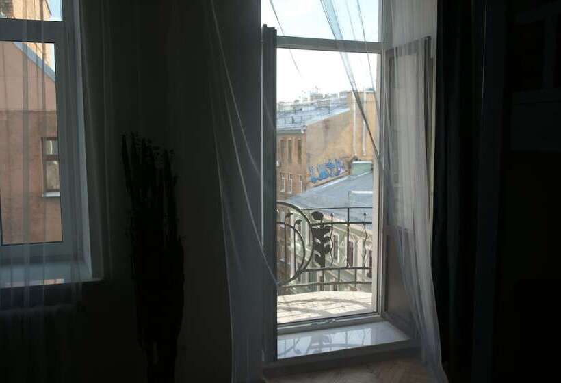 공동 객실, Malevich Hostel