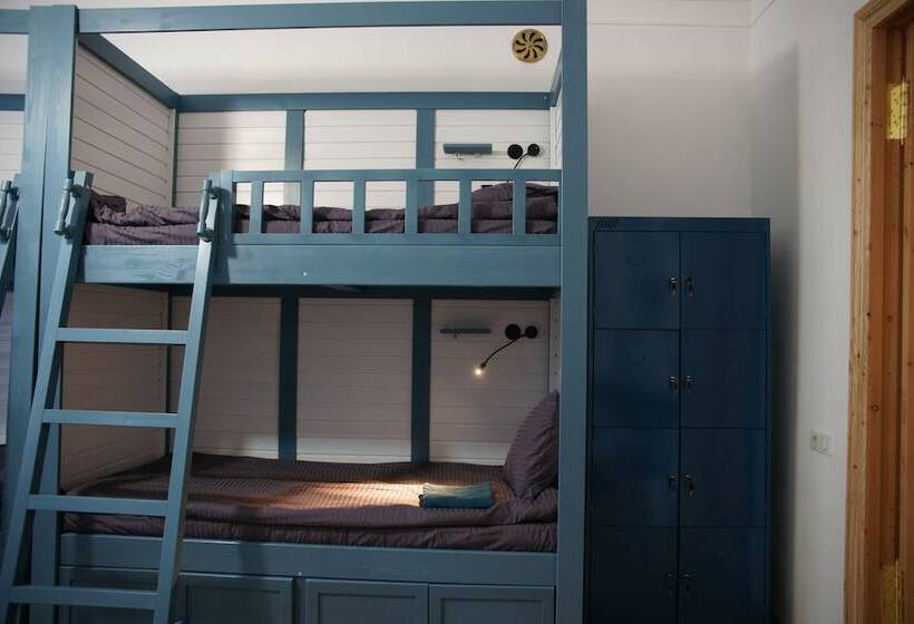 Cama em Quarto Compartilhado, Malevich Hostel
