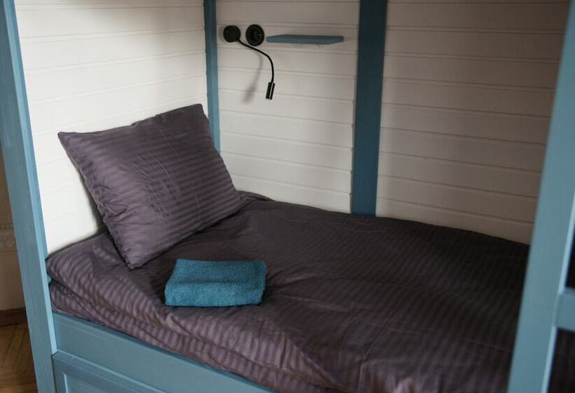 سرير فى غرفة مشتركه, Malevich Hostel