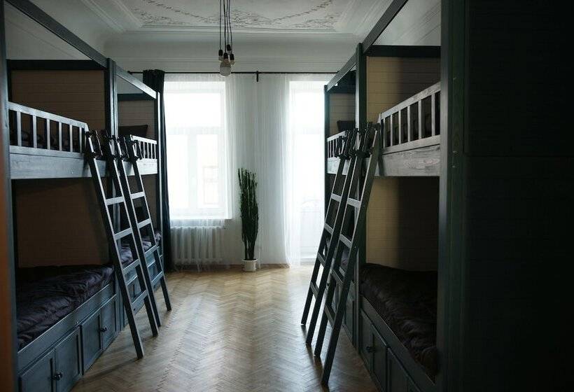 Cama em Quarto Compartilhado, Malevich Hostel