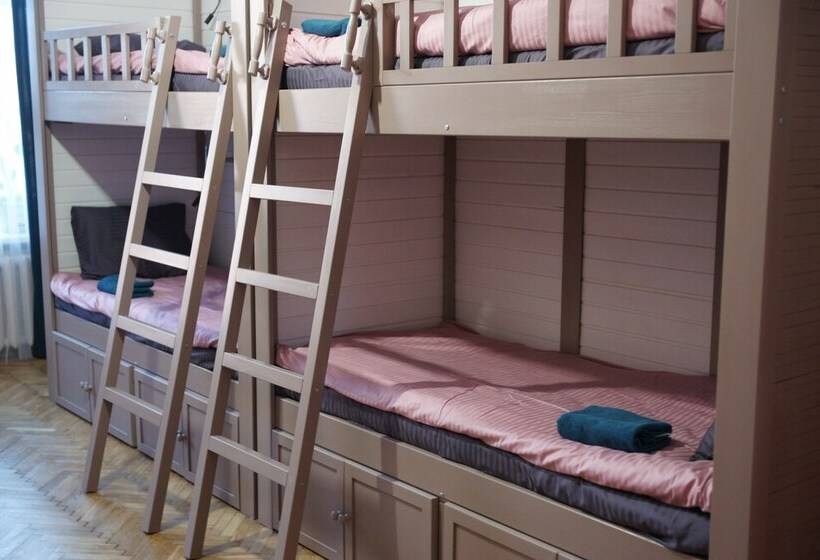 سرير فى غرفة مشتركه, Malevich Hostel