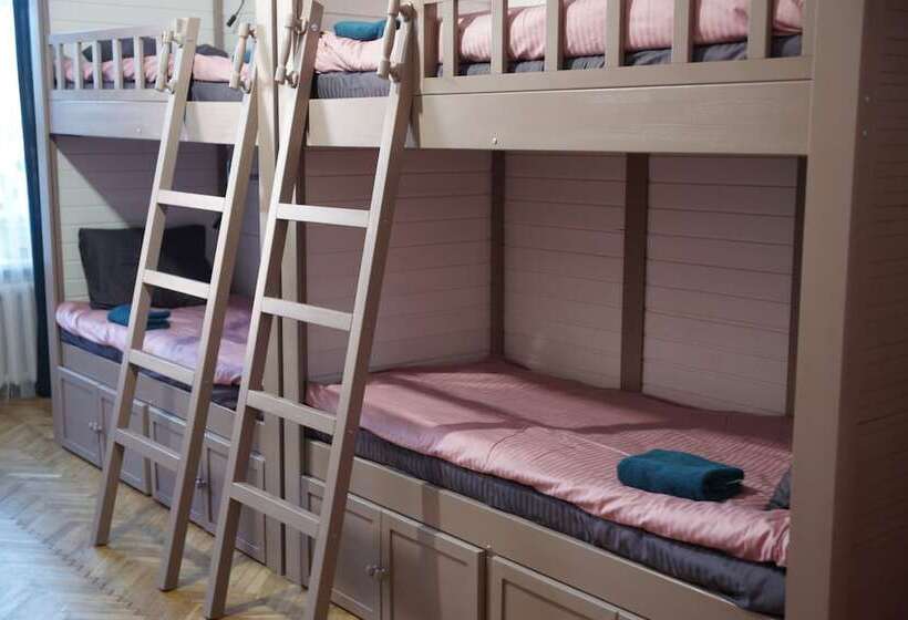 공동 객실, Malevich Hostel