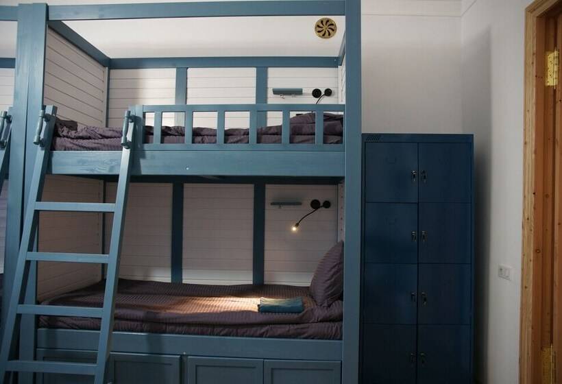Cama em Quarto Compartilhado, Malevich Hostel