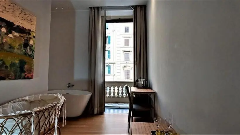 اتاق استاندارد با بالکن, Vatican Rome Suite