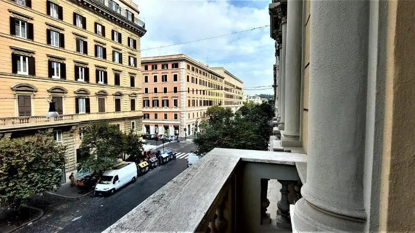 اتاق استاندارد با بالکن, Vatican Rome Suite
