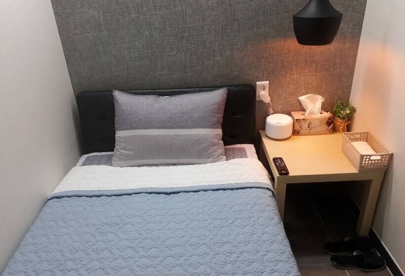 标准单人间, Capsule Hotel Goodstayinn