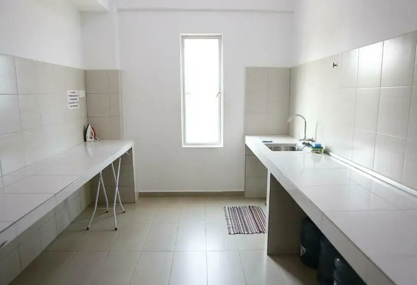 اتاق لوکس با بالکن, Mawar Villa