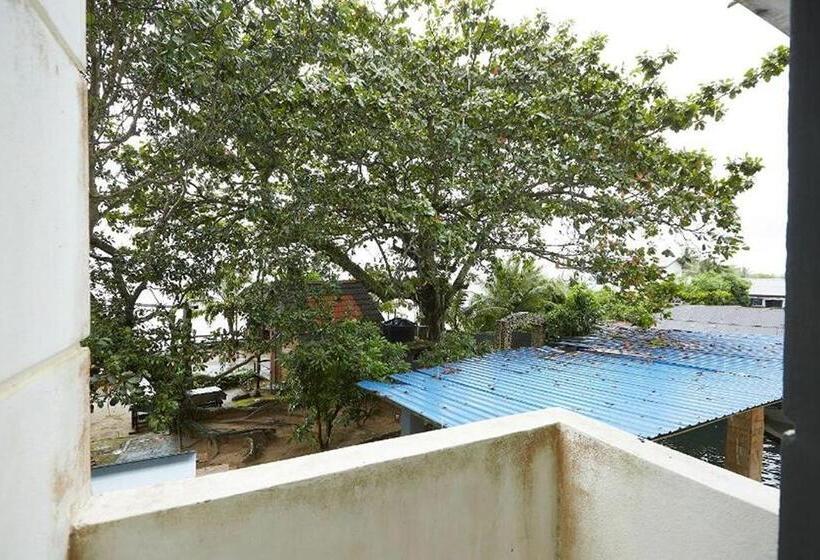 اتاق لوکس با بالکن و چشم‌انداز دریا, Mawar Villa