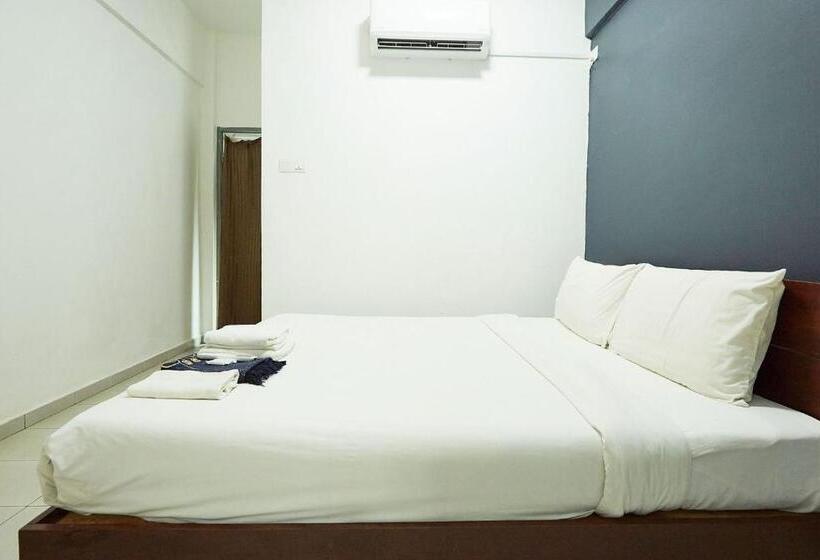 اتاق لوکس با بالکن و چشم‌انداز دریا, Mawar Villa