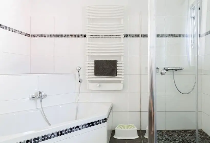 Quarto Familiar, Pension Sieg