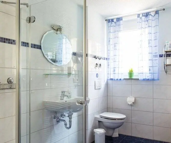 Quarto Familiar Deluxe, Pension Sieg
