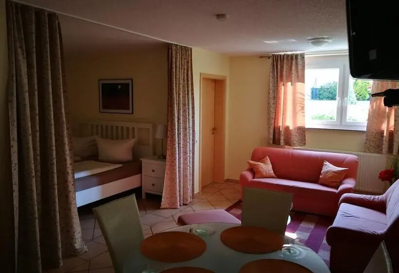 Quarto Familiar Deluxe, Pension Sieg