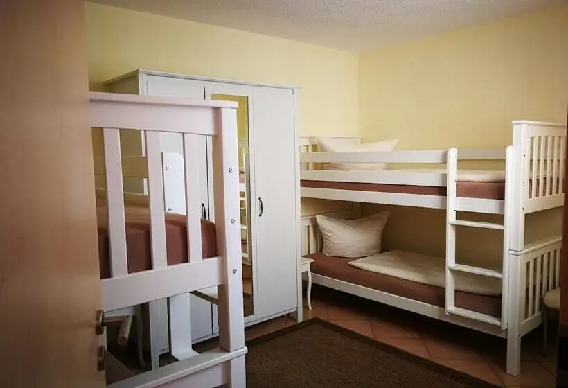 Quarto Familiar Deluxe, Pension Sieg
