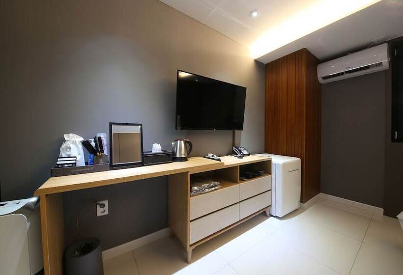 اتاق لوکس, K