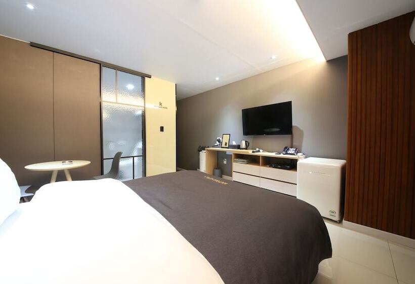 اتاق لوکس, K