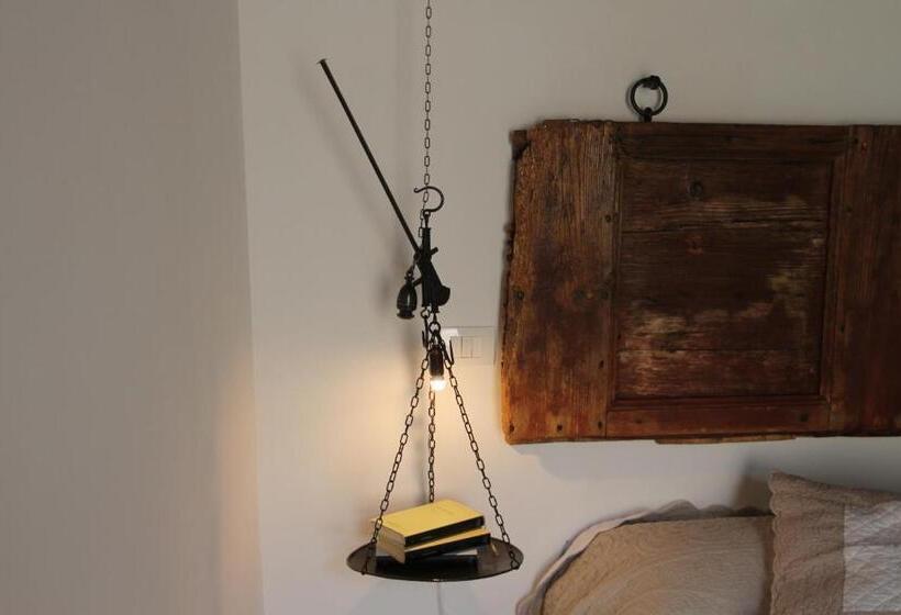 标准间, La Corte Segreta