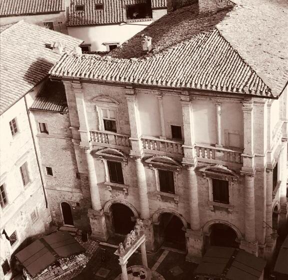 标准间, La Corte Segreta